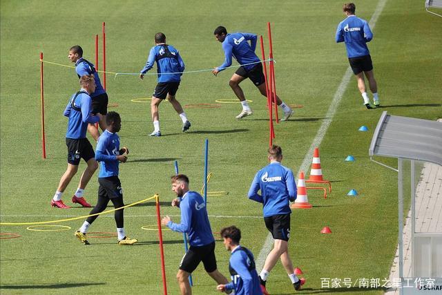 高档舞厅频频关停，老顾客见证背后真相